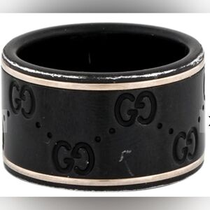 Gucci 18K Ceramic Wide Icon Band
Size: 5.5